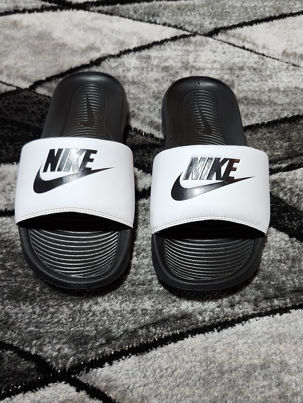 NIKE VICTORI ONE SWOOSH WHITE & BLACK SLIDES SANDALS SLIP-ON